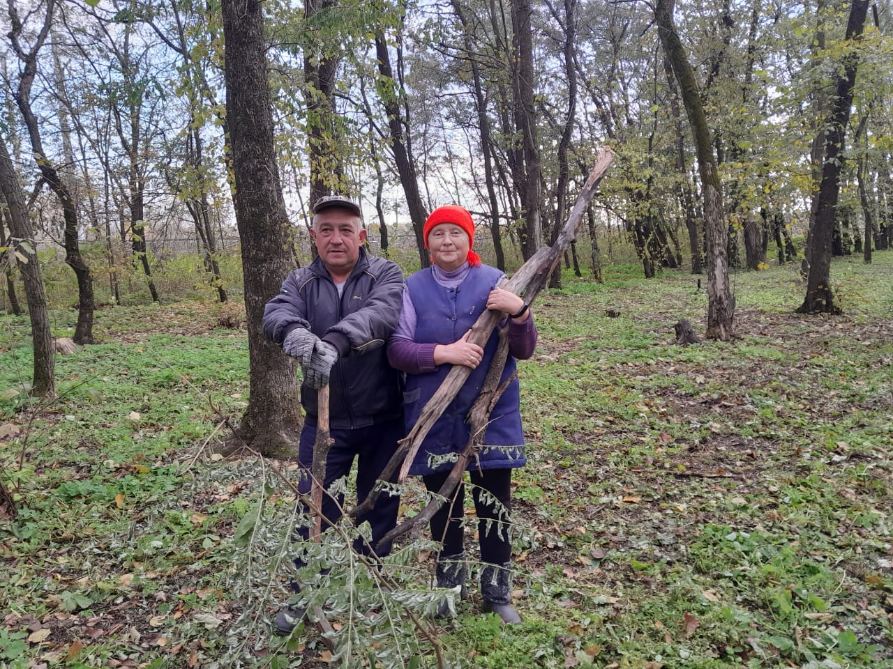 Уборка закрепленной территории  лесопосадки.